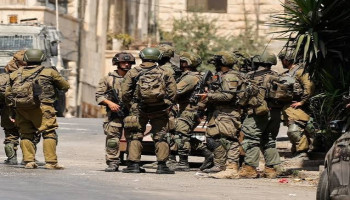 العدو يعتقل 4 مقدسيين ويمنع حفل تخرج في سوق القطانين بالقدس المحتلة