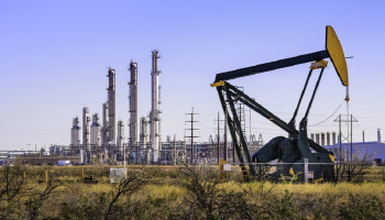 النفط يتخطى 108 دولارات مع تفاقم المخاوف بشأن إمدادات السعودية