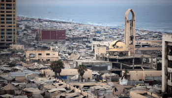 تواصل القصف الصهيوني والزوارق الحربية تطلق قذائفها تجاه خان يونس بغزة