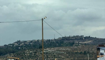 جرافات العدو تشق طرقًا جديدة حول بؤرة استيطانية شرق قلقيلية