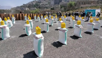 تدشين مشروع السلة الغذائية وهدية رمزية لأسر الشهداء بمحافظة حجة