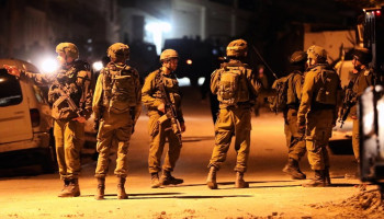 العدو يشن حملة دهم واعتقالات في الضفة والقدس المحتلتين