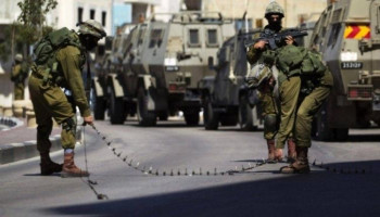 العدو ينصب حواجز ويعيق تنقل المواطنين في رام الله