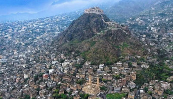 السلطة المحلية بتعز: قيادات التحشيدات التابعة للعدو السعودي تواصل عرقلة دخول المساعدات الطبية للمدينة