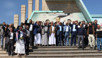 قيادة مصلحة الضرائب والجمارك تزور أضرحة الشهداء الصماد والرهوي والغماري