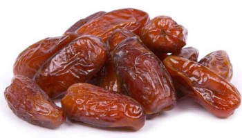 عدد حبات التمر المثالي للإفطار في رمضان وفوائدها الصحية