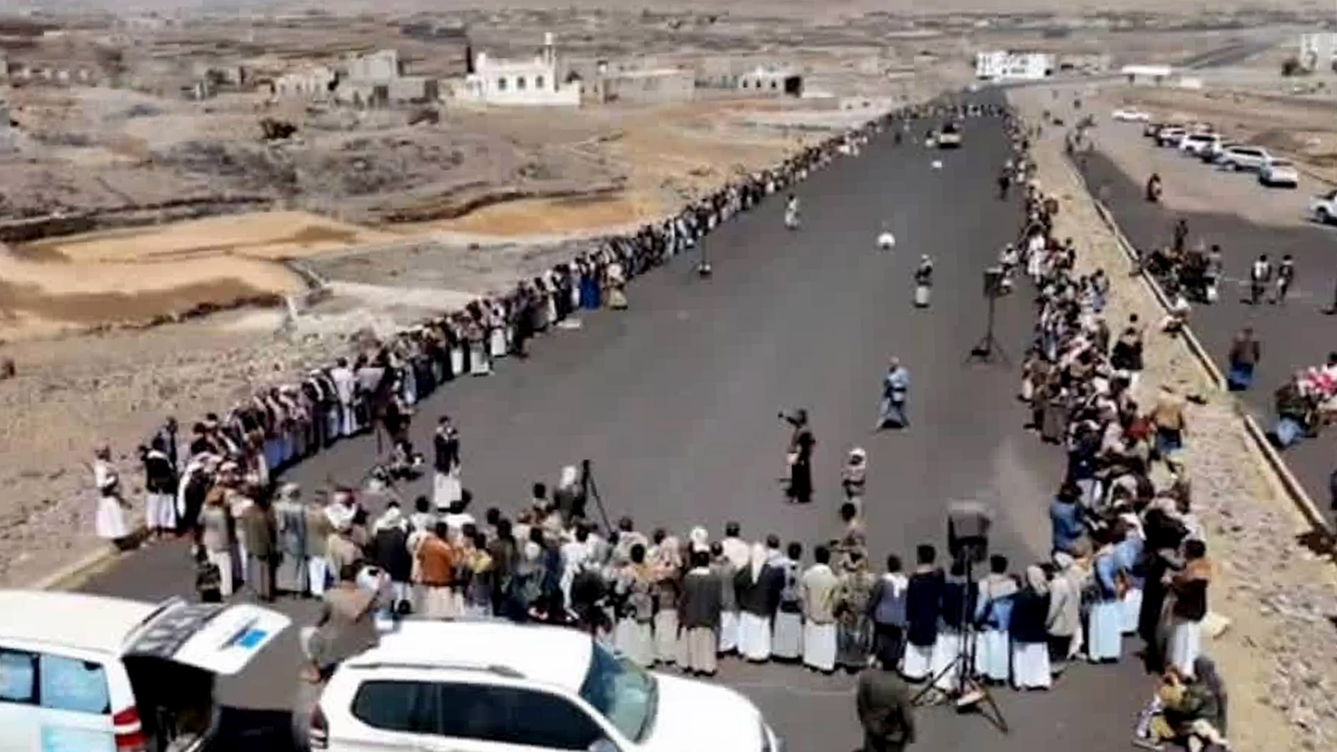 وقفات قبلية بعمران إعلانا للنكف والنفير العام لمواجهة العدوان