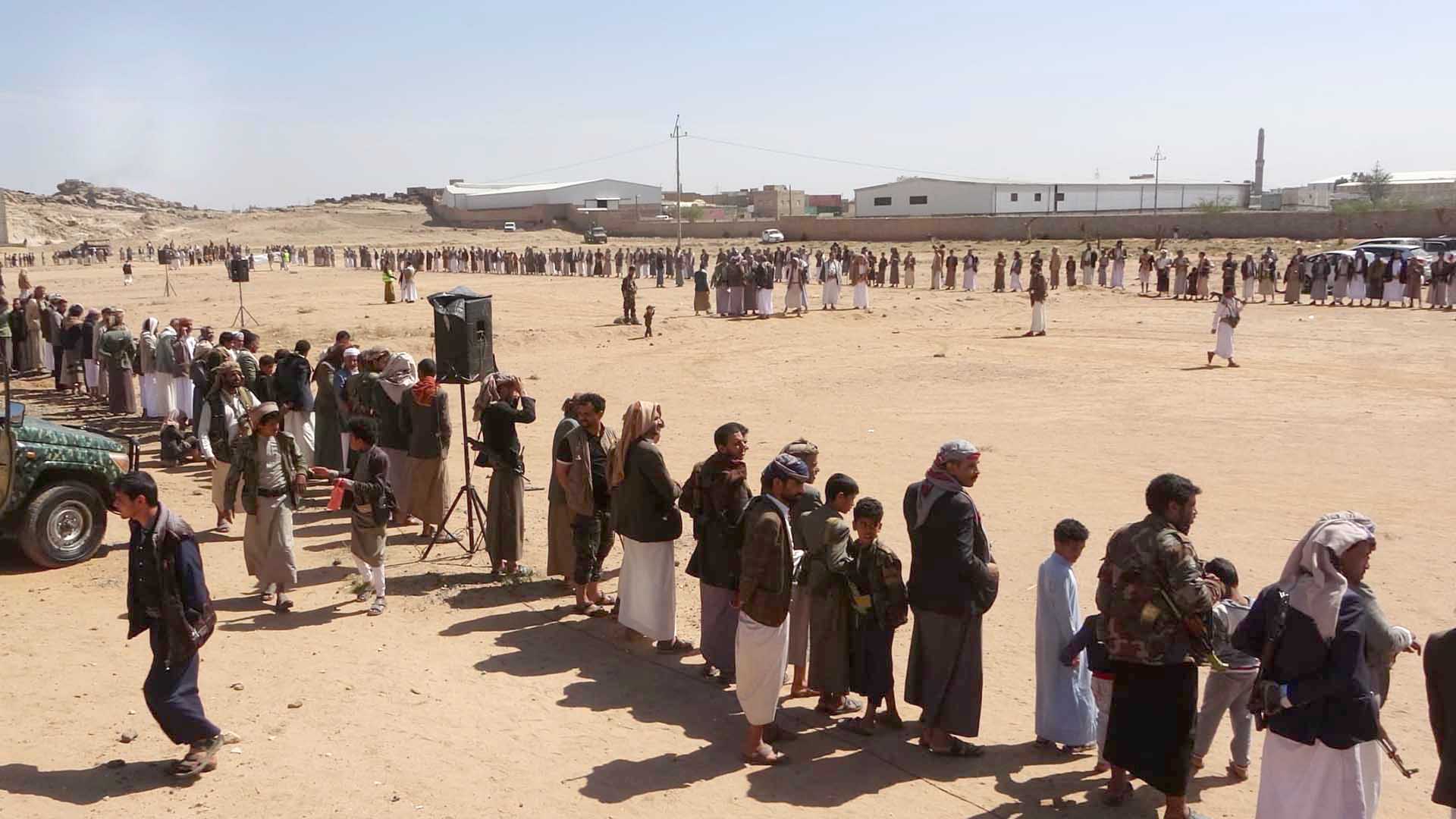 وقفة في بني الحارث بالأمانة إعلاناً للنفير العام وتدشينا لوثيقة الشرف القبلي