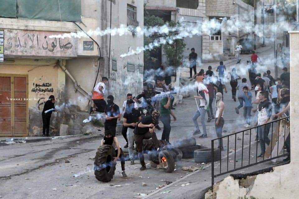 إصابات واعتقالات بمواجهات مع العدو الإسرائيلي في رام الله