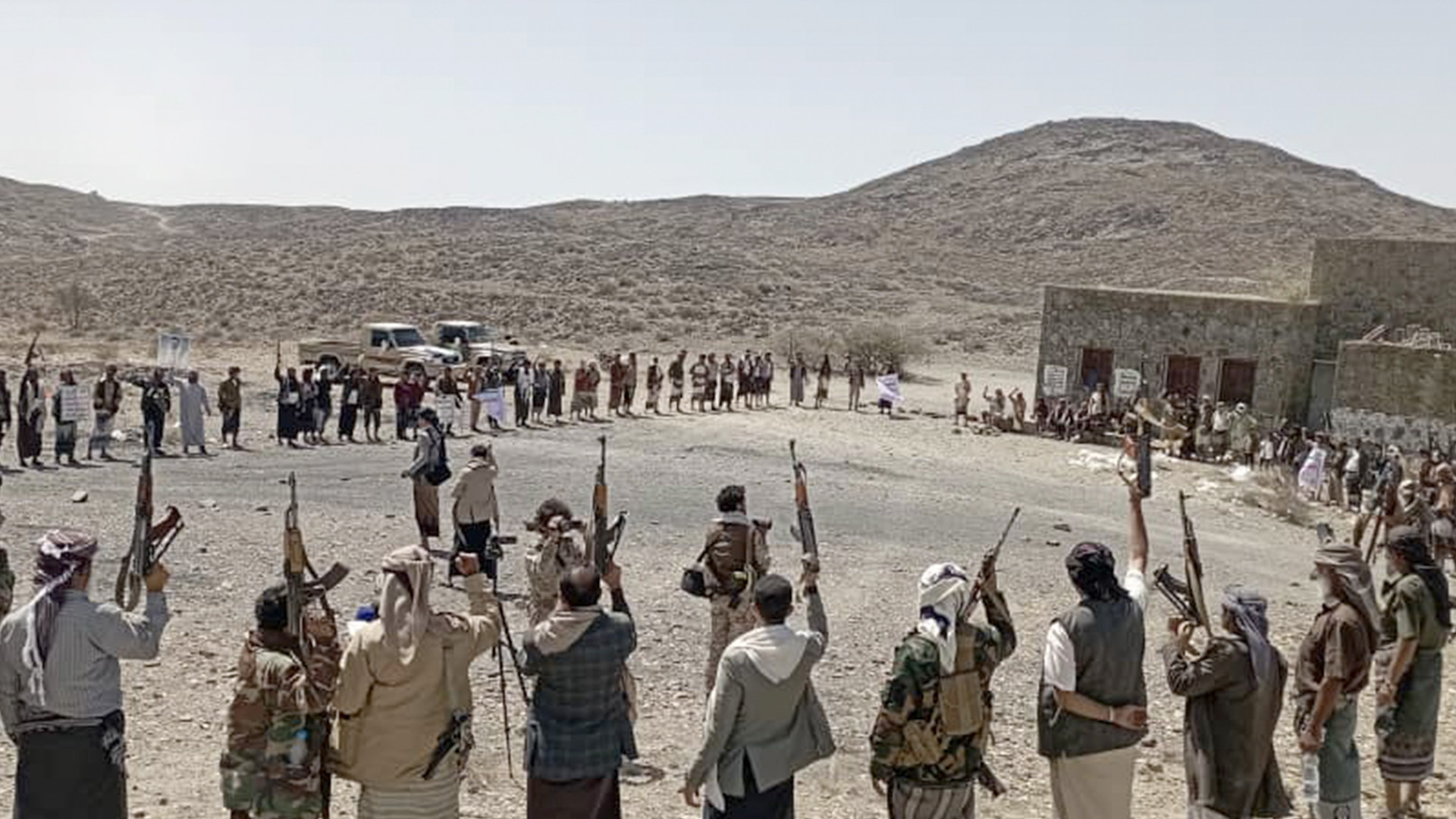قبائل آل عوذلة في البيضاء وأبين تعلن النفير نصرة لغزة ومواجهة العدوان