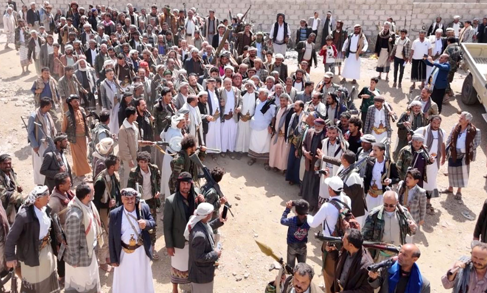 أبناء الرضمة بإب يعلنون النفير العام نصرة لغزة والبراءة من الخونة