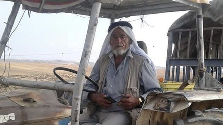 إصابة مسن فلسطيني في هجوم لمستوطنين صهاينة جنوبي الضفة المحتلة