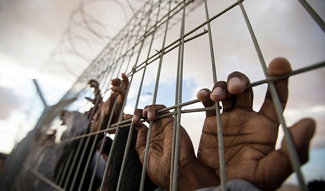 تصعيد ممنهج وجرائم مركّبة بحقّ الأسرى الفلسطينيين خلال شهر إبريل المنصرم