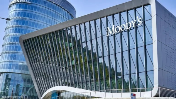 "موديز" تُخفض التصنيف الائتماني لأمريكا وتوجه ضربة لترامب