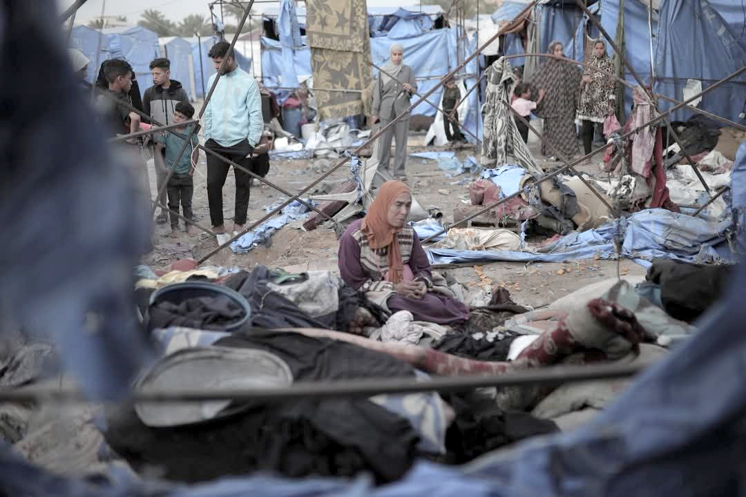 ليلة دامية في غزة.. أكثر من 80 شهيداً والعدو يُحرق النازحين في خيامهم