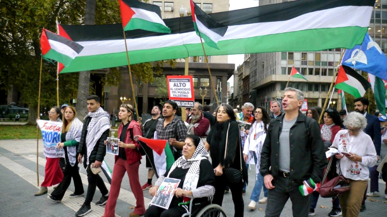 مسيرة بالأرجنتين إحياءً لذكرى النكبة وتنديدًا بجرائم الإبادة في غزة