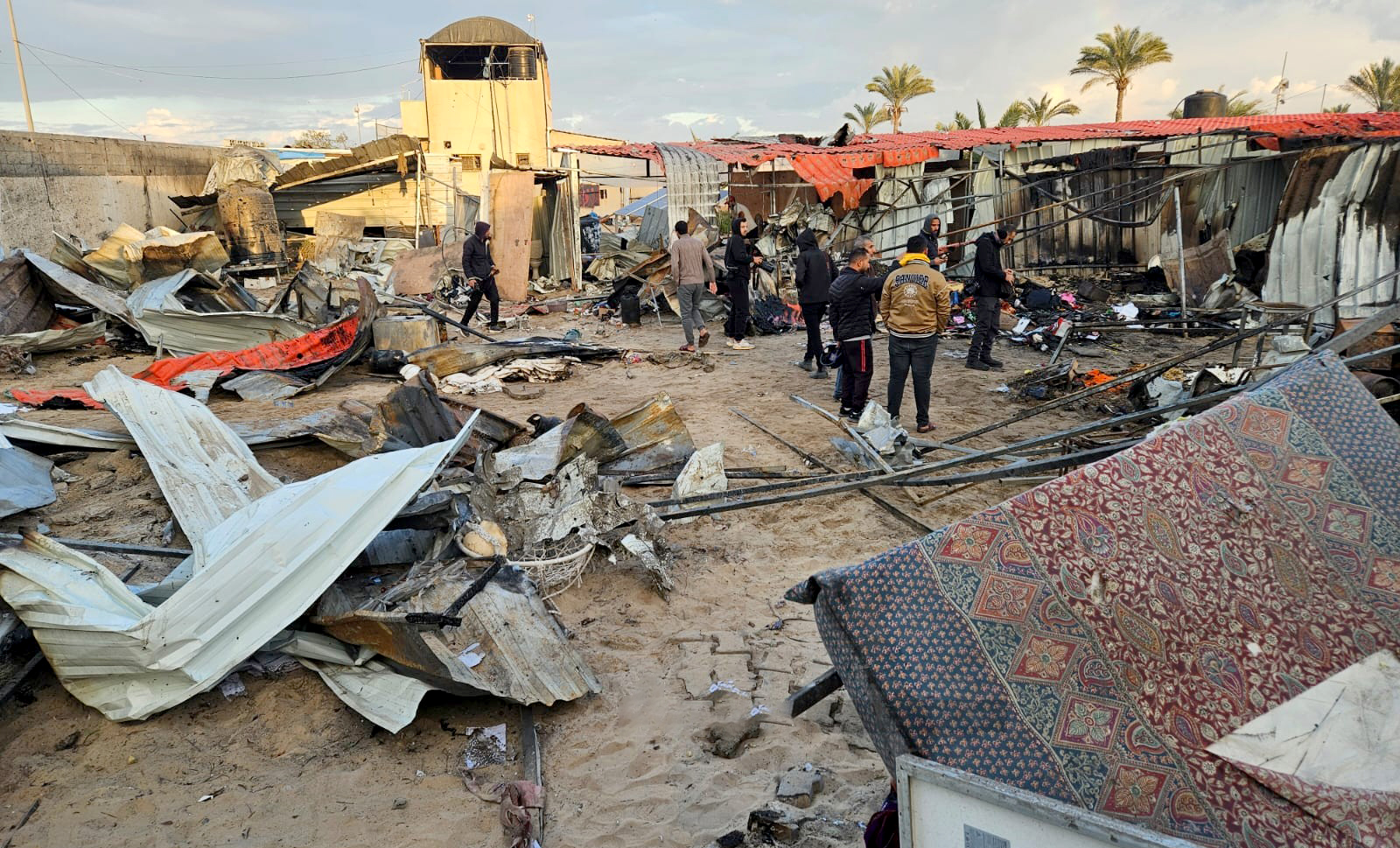 العدو الصهيوني يرتكب مجزرة جديدة في مواصي خانيونس