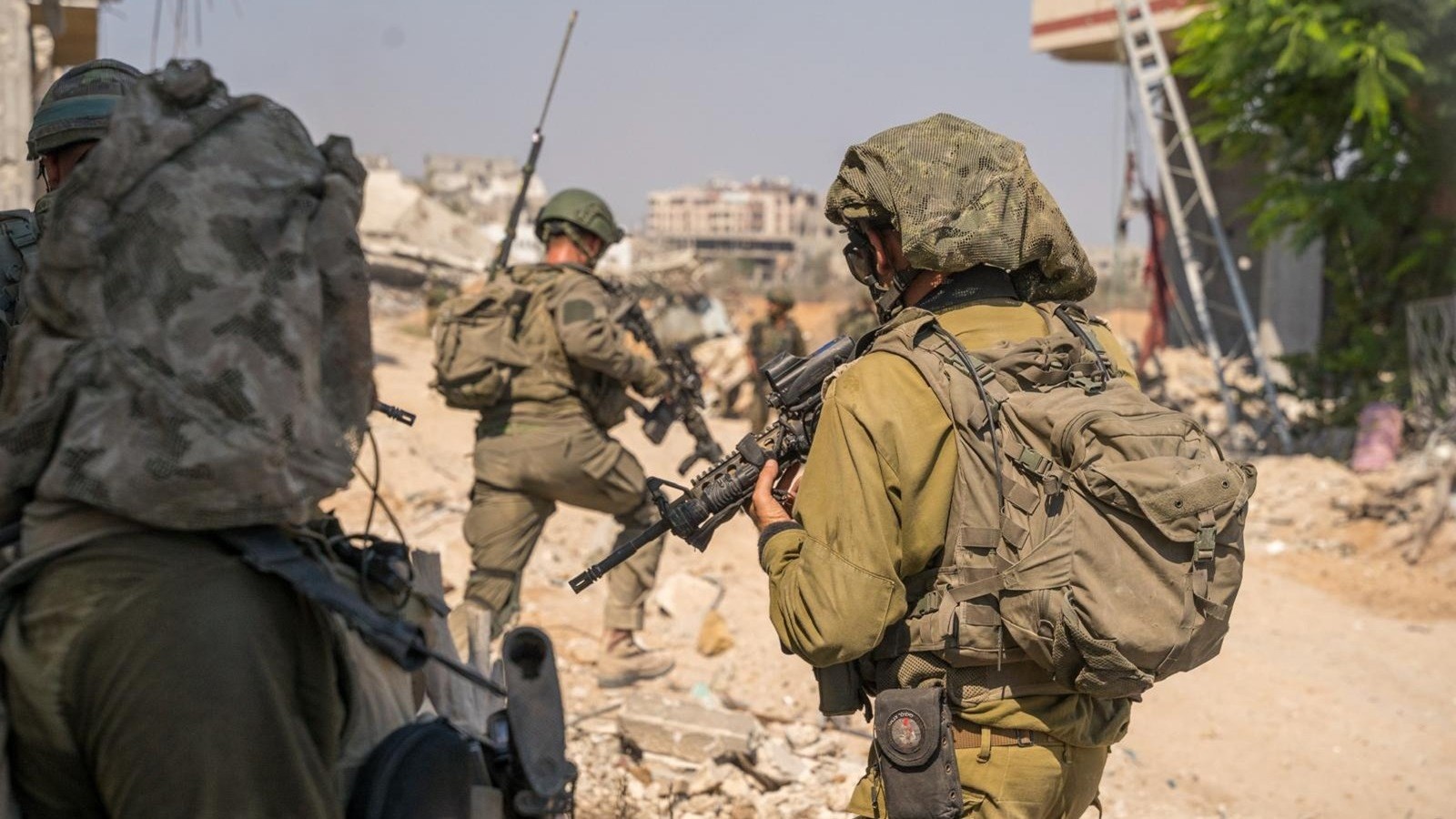 العدو يقر بإطلاق النار على المجوعين الفلسطينيين برفح