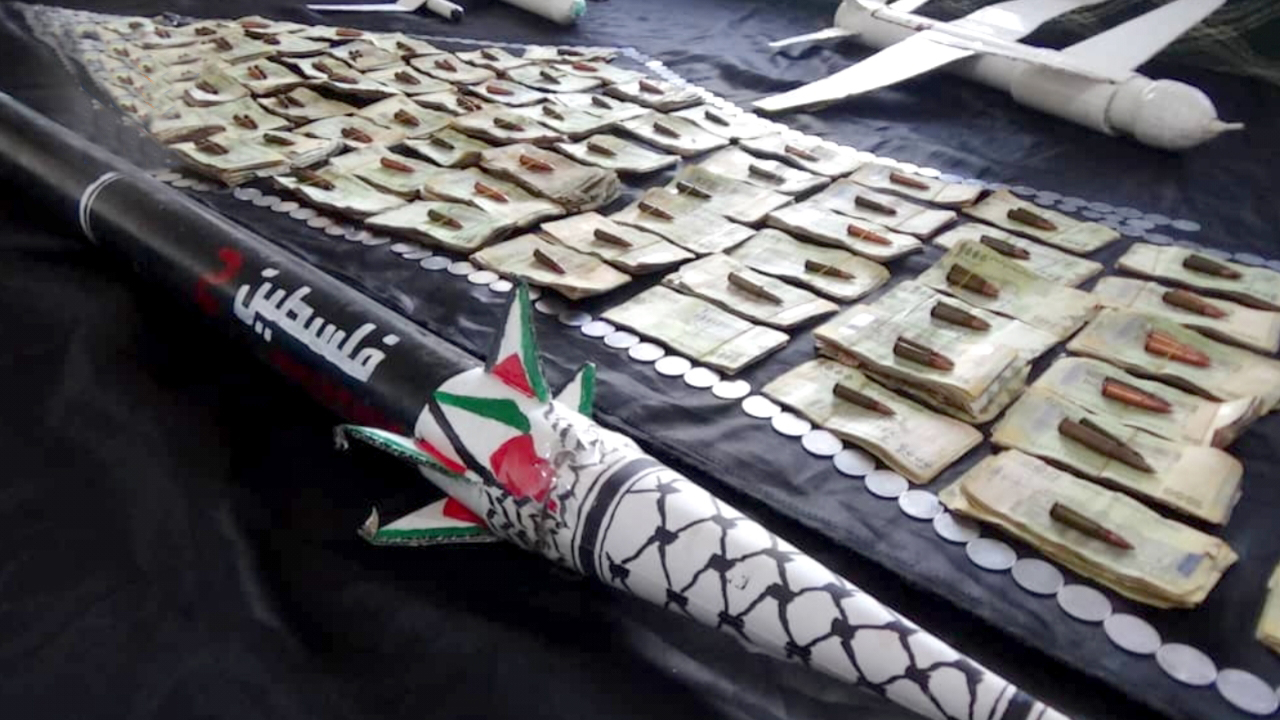 حرائر شبام كوكبان بالمحويت يقدمنّ قافلة عيدية للمرابطين في الجبهات