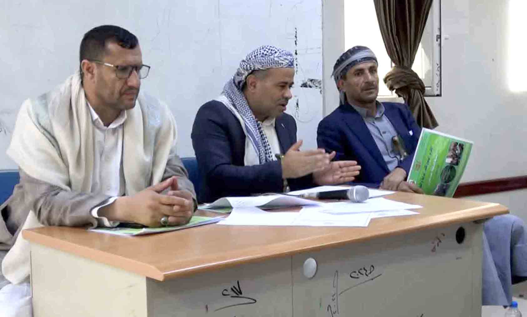 المكتب التنفيذي بعمران يناقش مستوى أداء المكاتب الخدمية والتنموية
