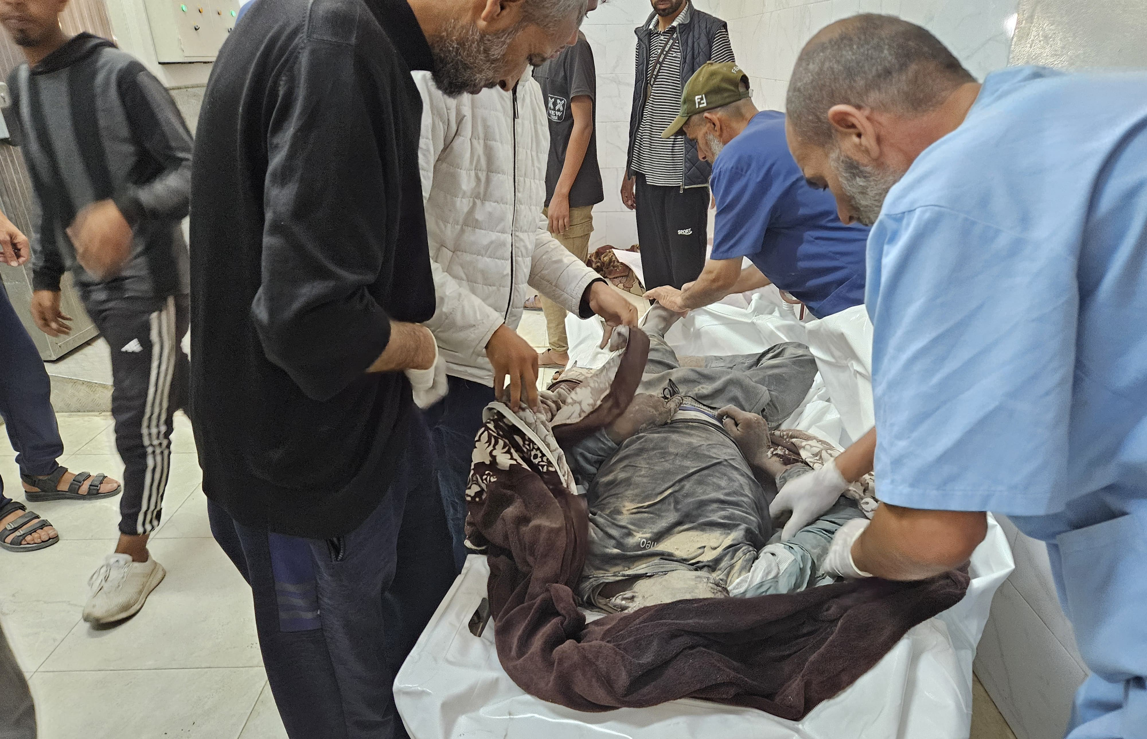 حصيلة المجازر الصهيونية بغزة تبلغ 56,077 شهيداً و131,848جريحاً