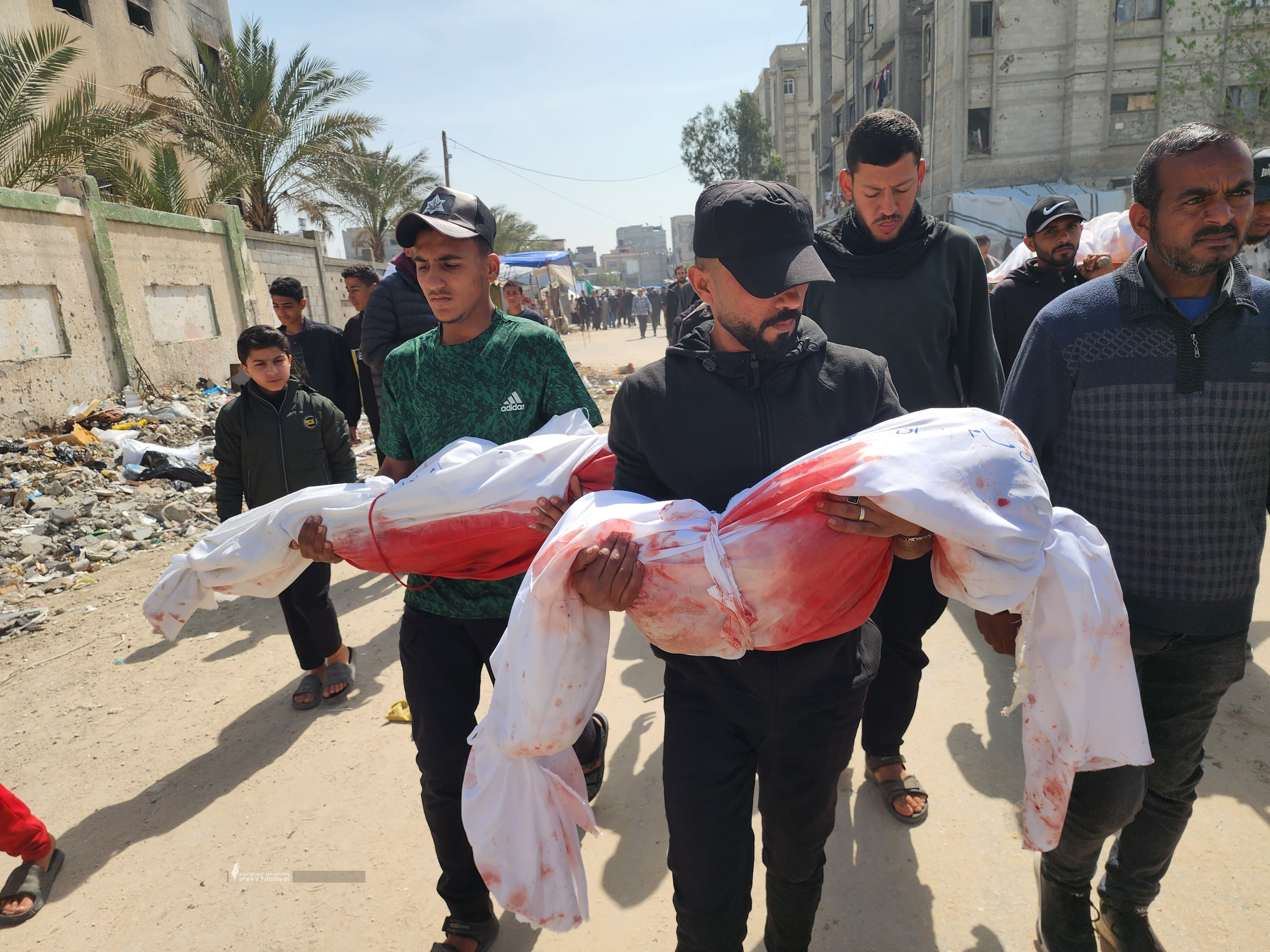 استشهاد 22 فلسطينيا بقصف العدو مناطق متفرقة من غزة