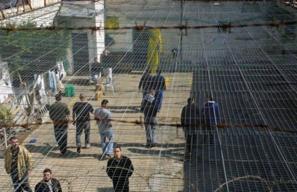 العدو الصهيوني يصدر ويُجدد أوامر الاعتقال الإداري بحق 30 معتقلًا