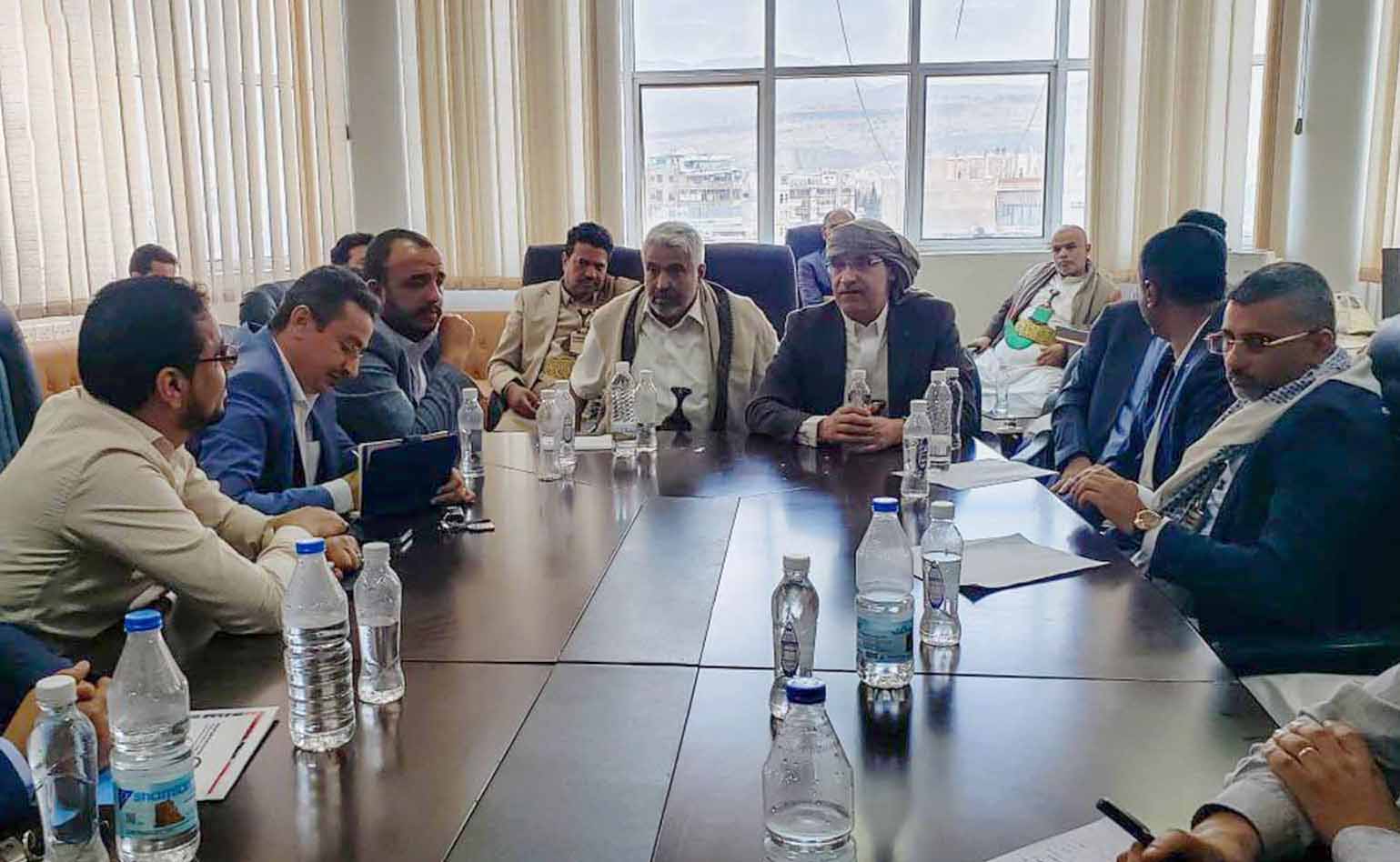 اجتماع موسع يناقش تسهيل وصول السفن وحاويات البضائع إلى ميناء الحديدة