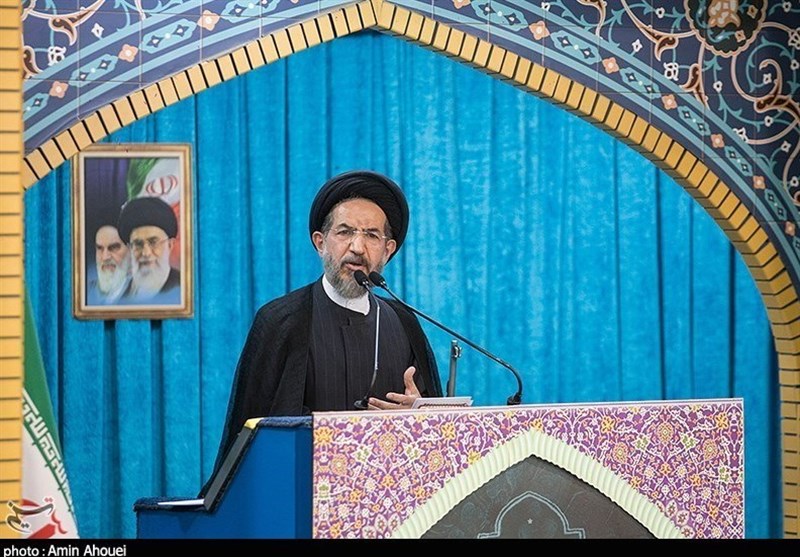 خطيب جمعة طهران: الانتصار على الأعداء ثمرة الوحدة بين الشعب الإيراني وقيادته
