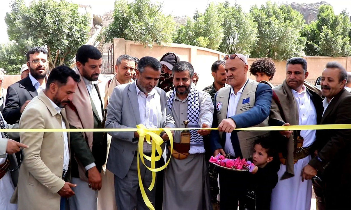 وزير الكهرباء ومحافظ ذمار يفتتحان 67 مشروع مياه