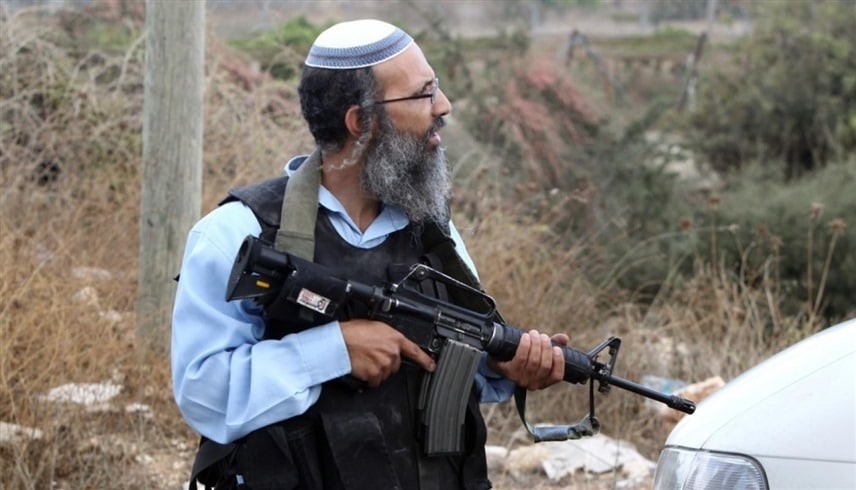 الضفة المحتلة.. مستوطنون صهاينة يجبرون 6 عائلات فلسطينية على ترك مساكنهم