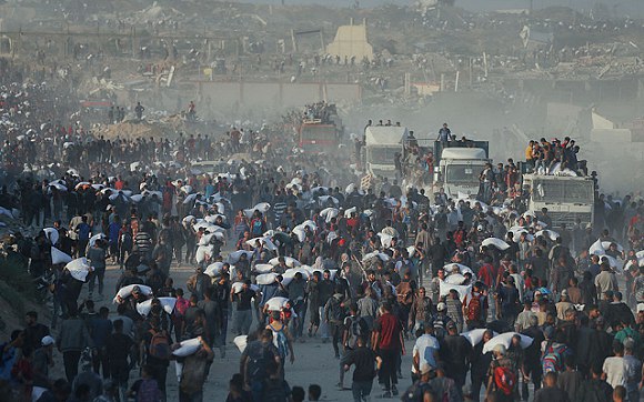 الإعلامي الحكومي بغزة: 580 شهيداً في "مصائد الموت" المرتبطة بمراكز المساعدات الأمريكية