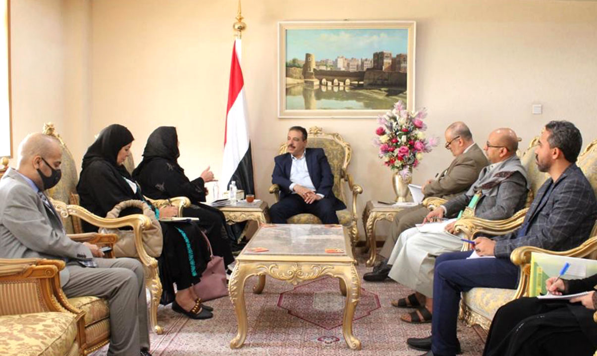 وزير الخارجية يلتقي الممثل المقيم لبرنامج الأمم المتحدة الإنمائي بصنعاء