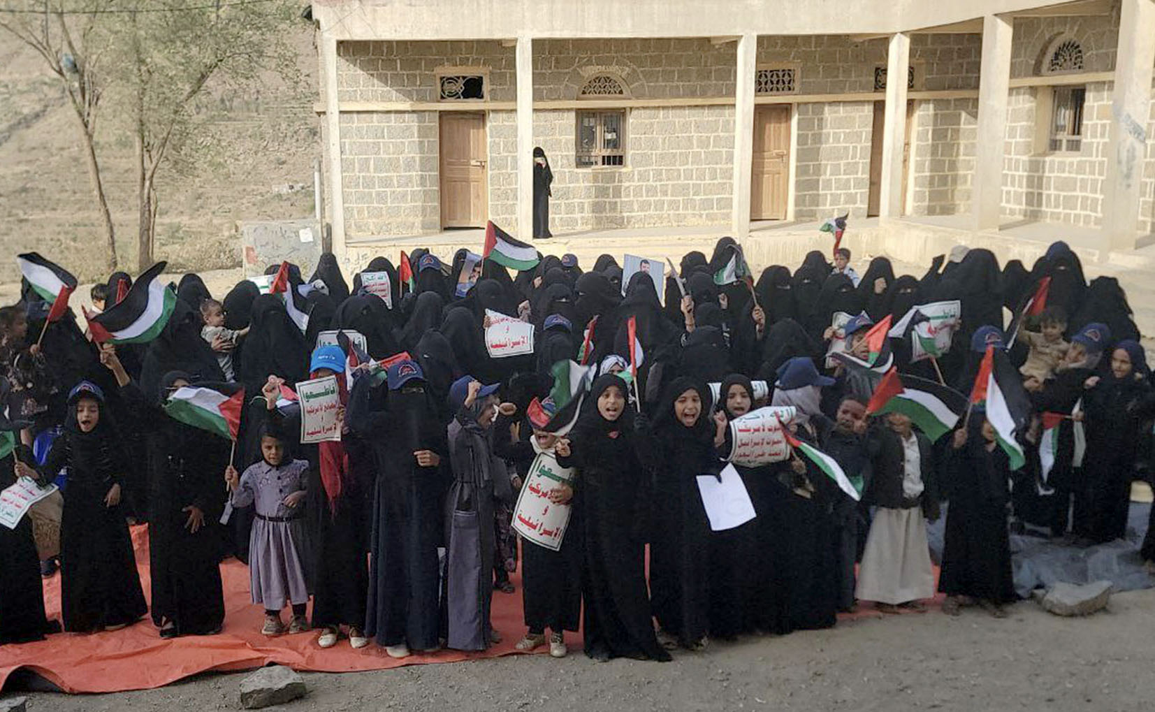 فعاليات نسائية بحجة إحياءً لذكرى استشهاد الإمام الحسين عليه السلام