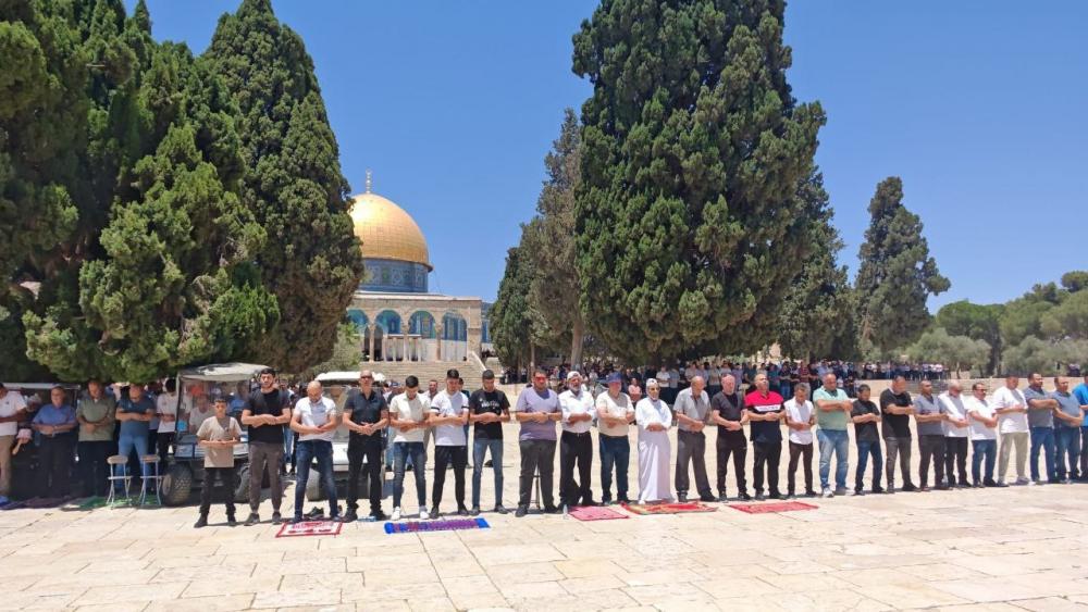 40 ألفًا يؤدون صلاة الجمعة في المسجد الأقصى المبارك