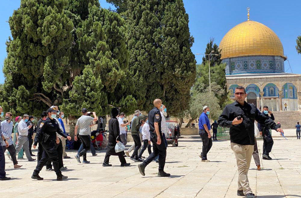 142 مستوطناً يقتحمون باحات المسجد الأقصى المبارك
