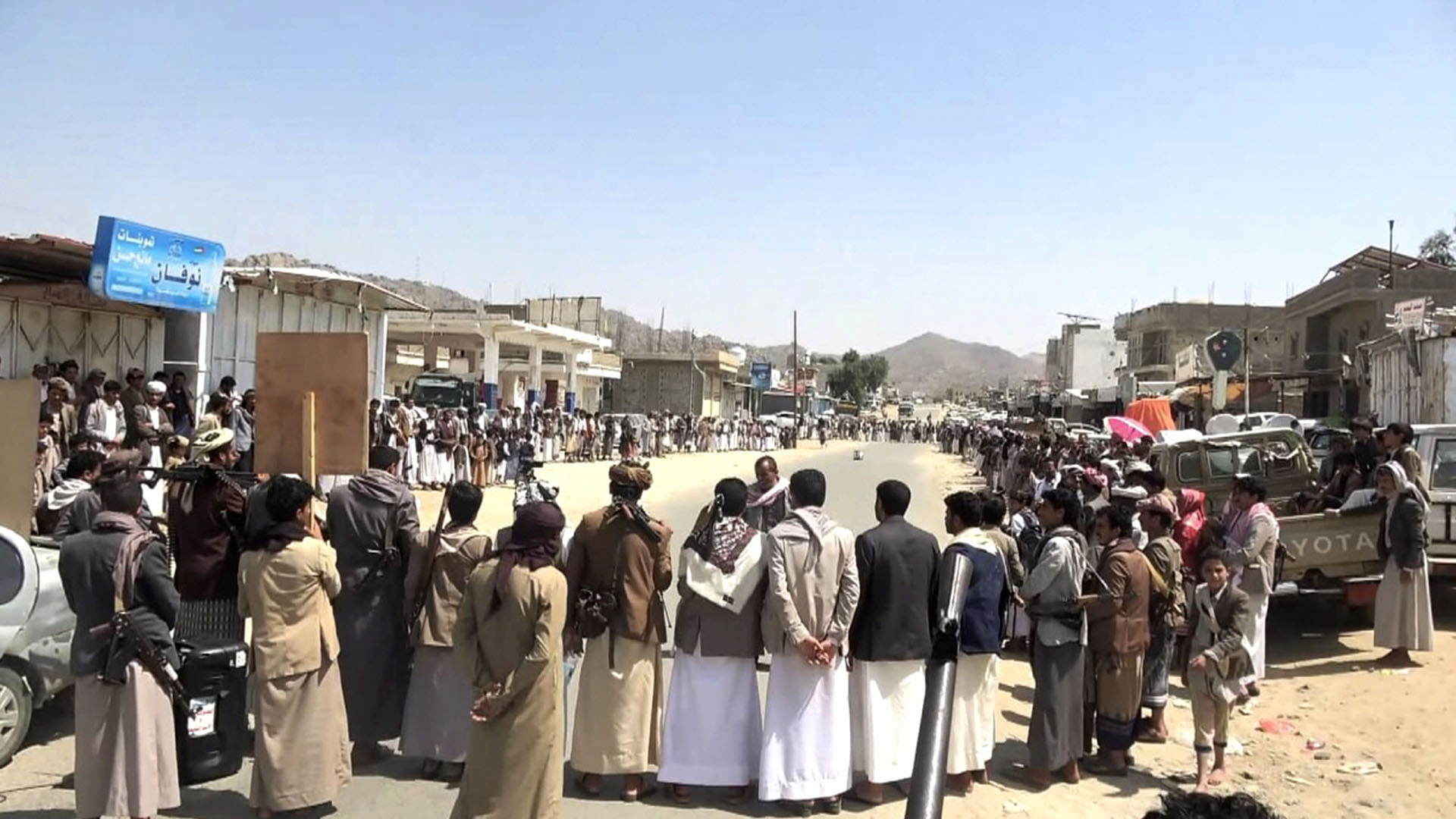 أبناء مديرية قطابر بصعدة يعلنون البراءة من الخونة ويؤكدون الجهوزية لمواجهة العدوان