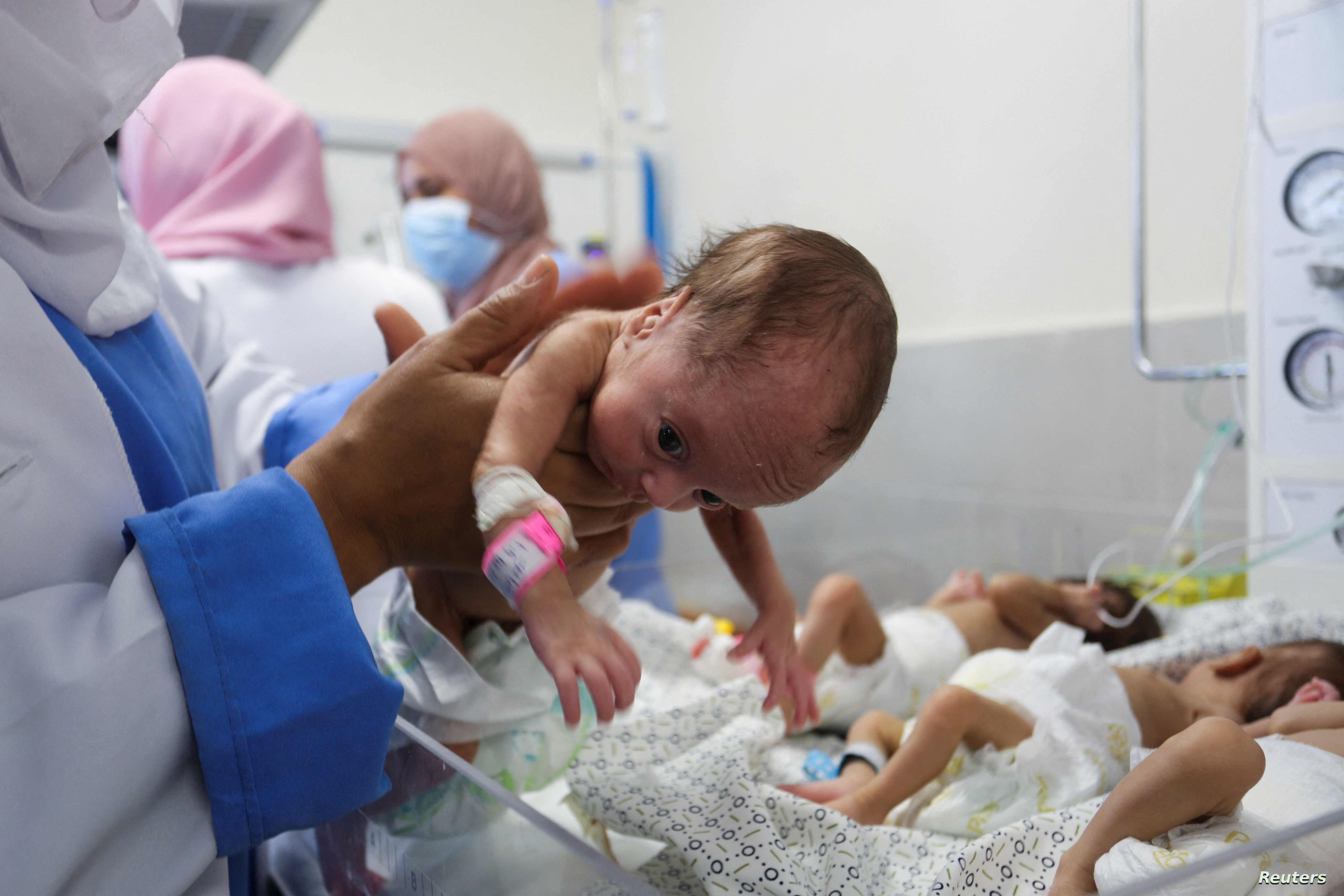 المجاعة في غزة تفتك بـ 67 طفلاً والموت يتهدد 650 ألفاً آخرين