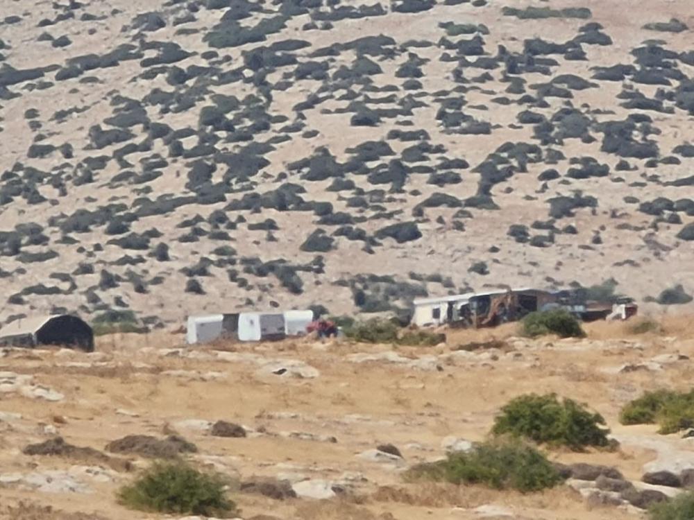 مستوطنون صهاينة ينصبون "كرفانات" جديدة غرب بردلة بالأغوار