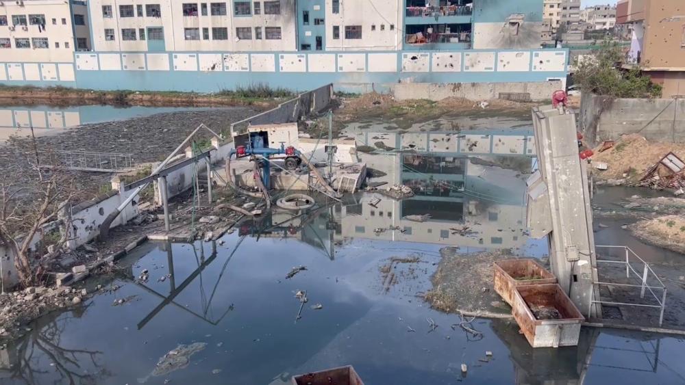 بلدية غزة تحذّر من آثار بيئية وصحية جراء ضخ مياه الصرف الصحي للبحر