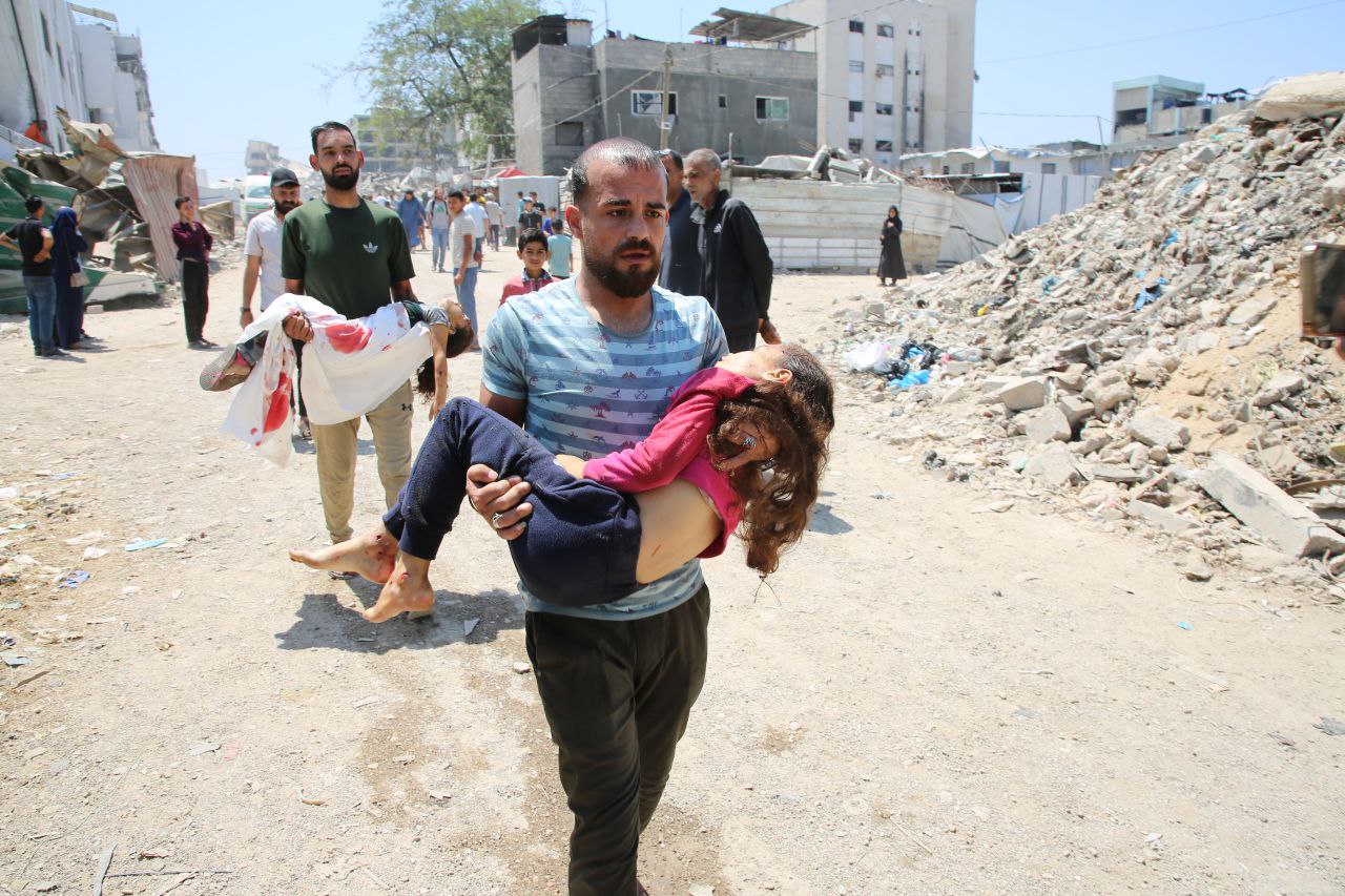 جمعية العودة: العدو يتعمّد استهداف الأطفال والمدنيين بغزة