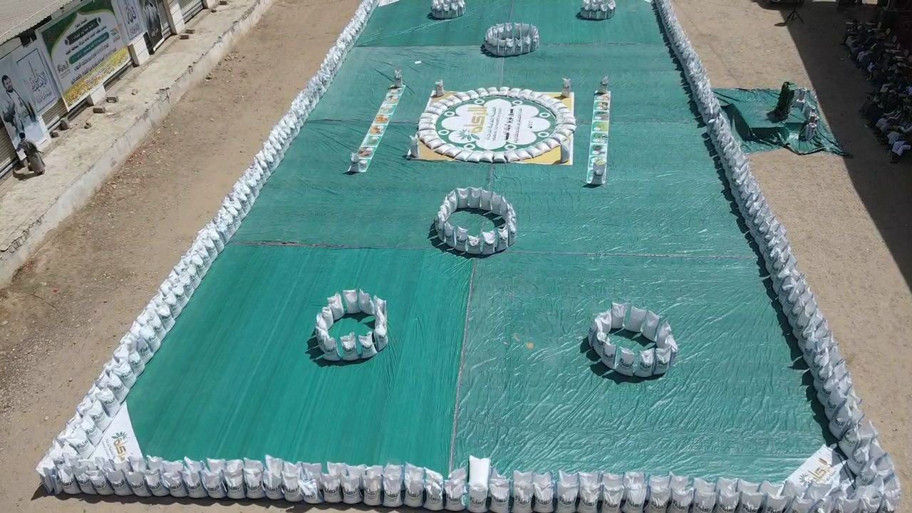 فرع الزكاة بالجوف يدشن توزيع 20 ألف قدح قمح على 20 ألف أسرة فقيرة
