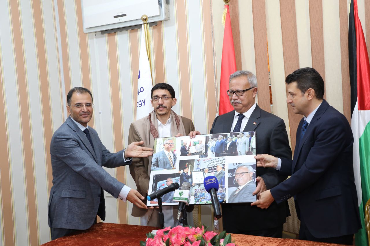 بن حبتور يشيد بخدمات مركز تقنية المعلومات بوزارة التربية والتعليم والبحث العلمي
