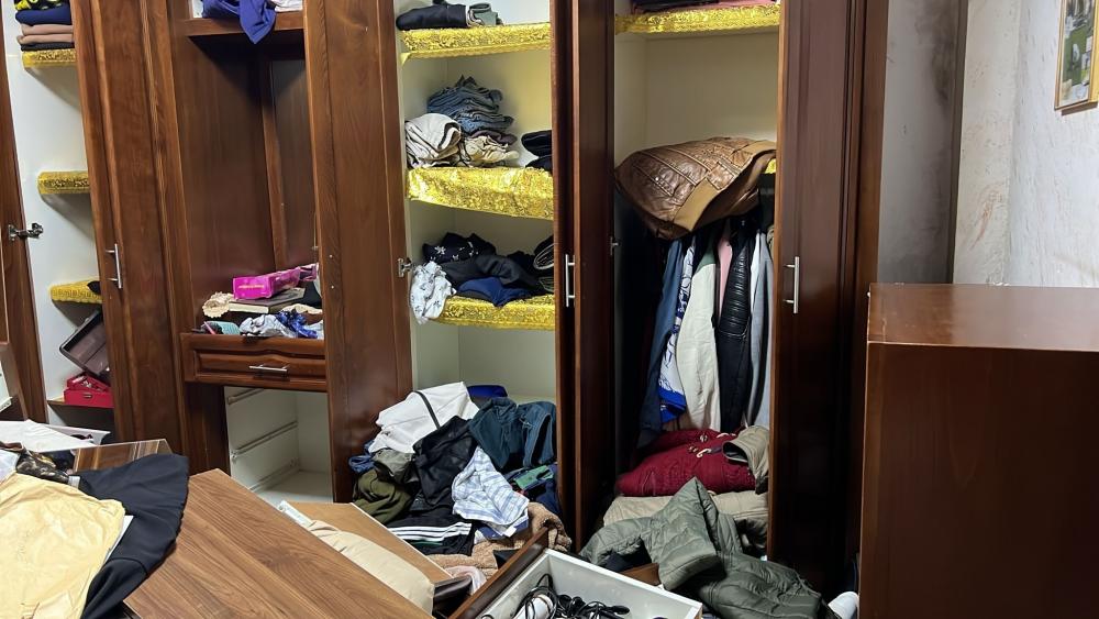 العدو الصهيوني يقتحم منازل بالقدس المحتلة ويفتشها ويخرب محتوياتها