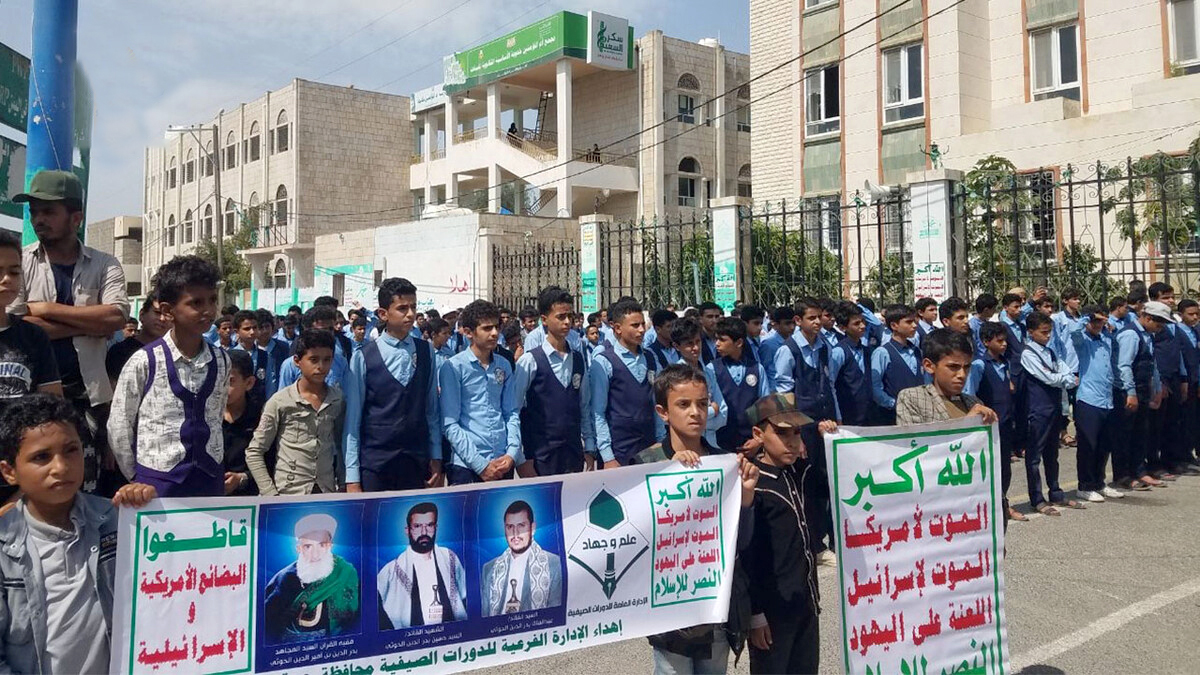 مسيرة طلابية لمدارس حجة تحت شعار "بصيرة وجهاد"