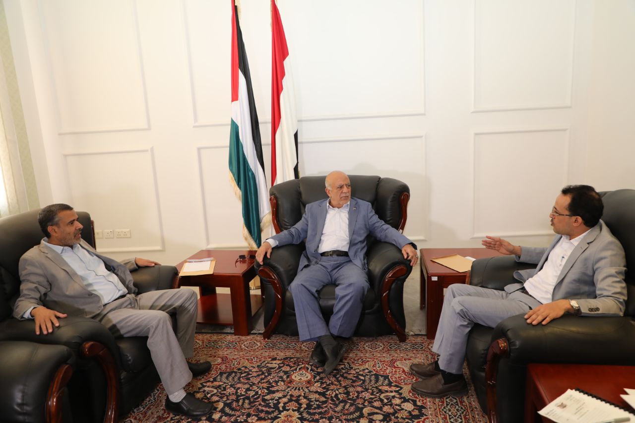 رئيس مجلس الوزراء يحث على الاستثمار في مشاريع الطاقة المتجددة