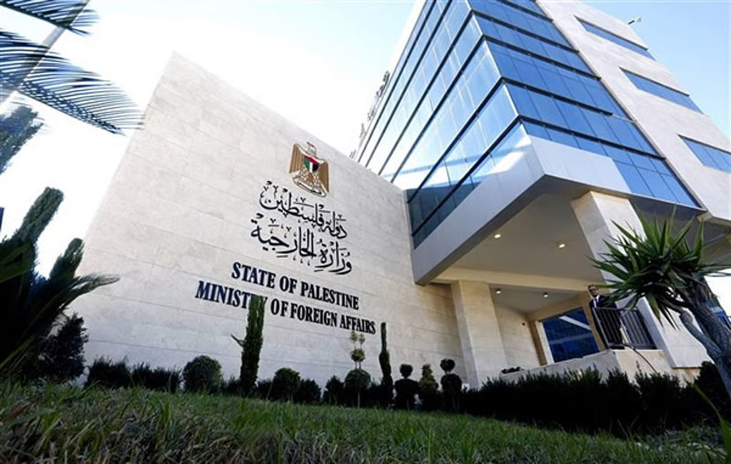 الخارجية الفلسطينية: زيارة مايك جونسون إلى مستوطنة "أريئيل" انتهاك للقانون الدولي