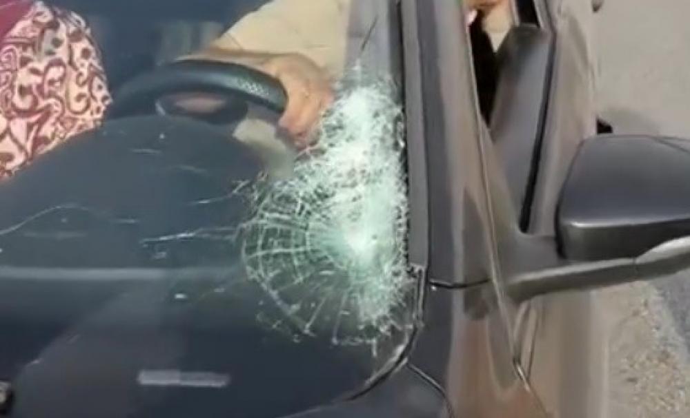 مستوطنون صهاينة يهاجمون مركبات الفلسطينيين في أريحا