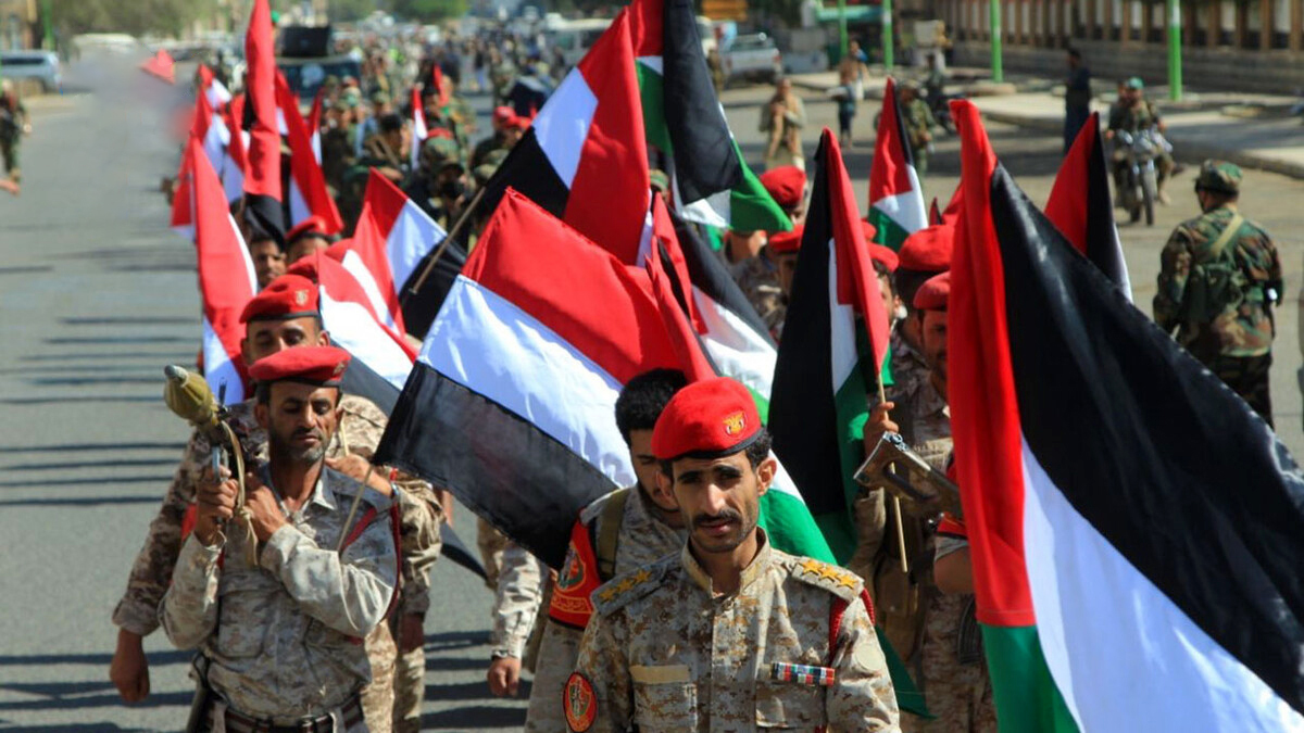 مسير عسكري وشعبي في مديرية الثورة بالأمانة تعظيما لرسول الله ونصرة لغزة