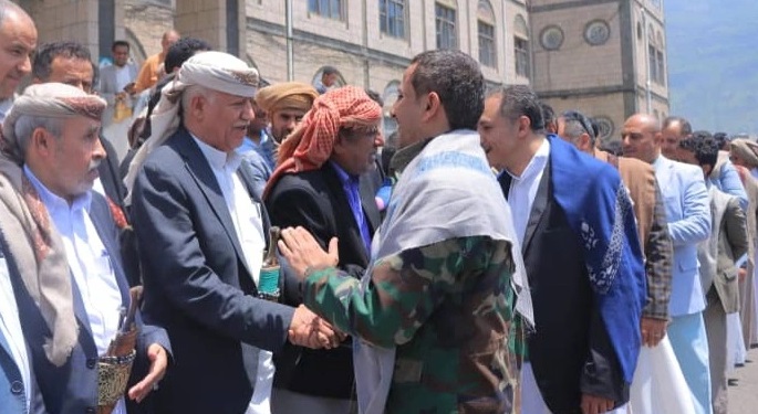 محافظ إب يستقبل الأسير المحرر محمد الحبسي